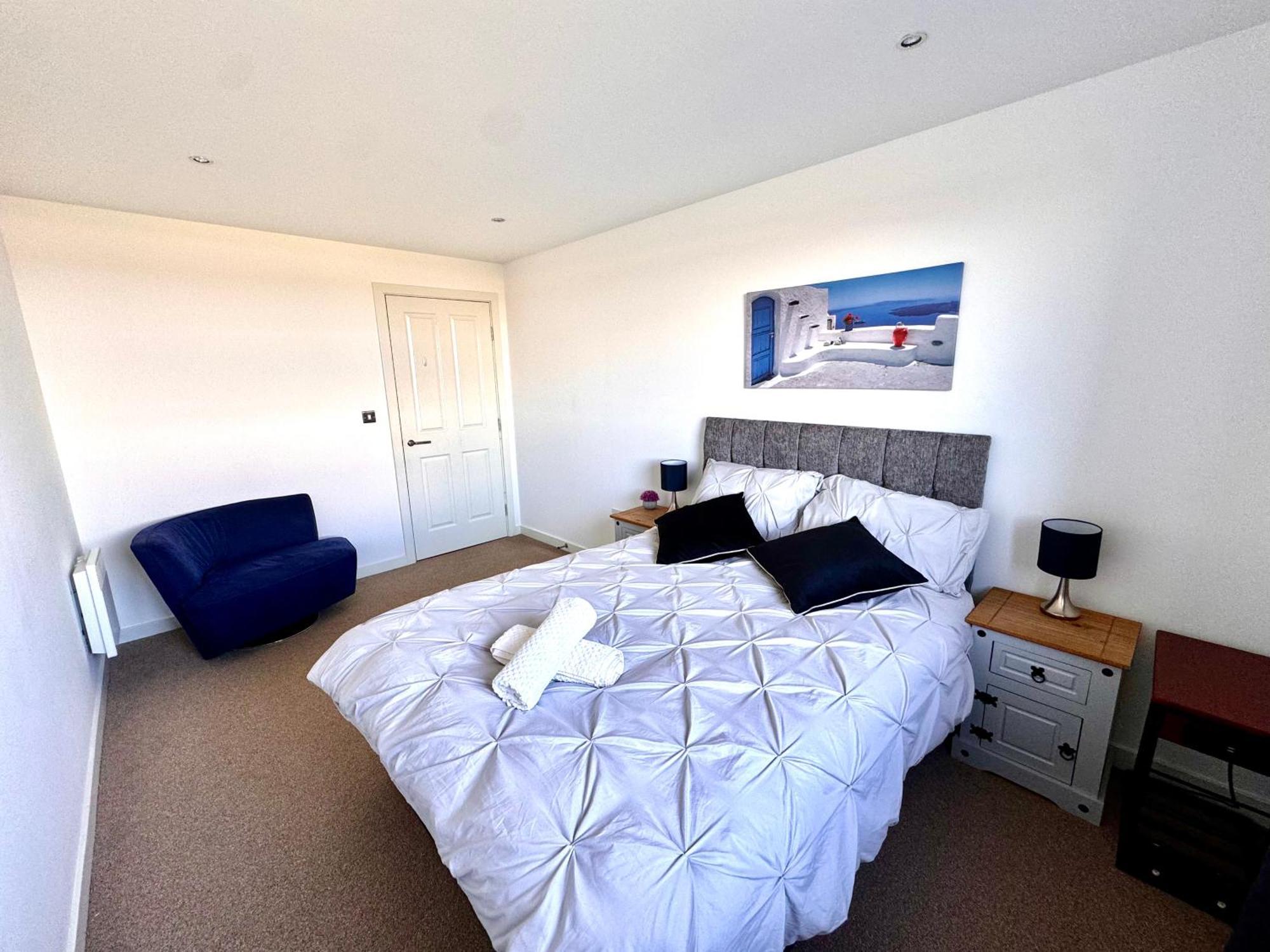 Britannia Apartments *