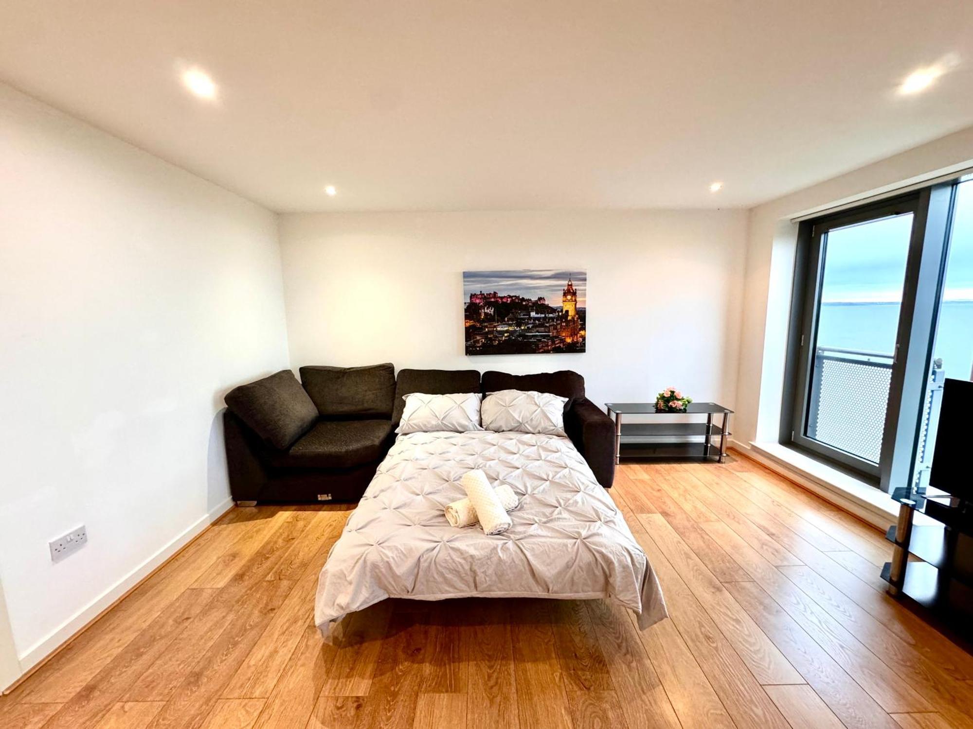 Britannia Apartments *