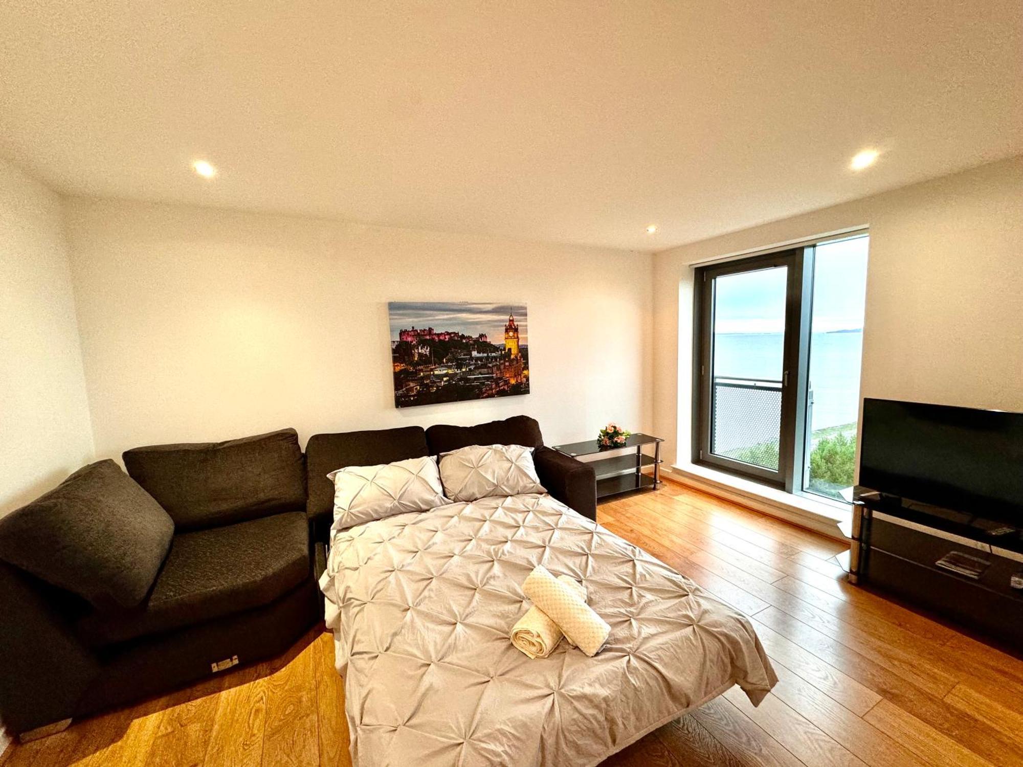 Britannia Apartments * Edinburgh